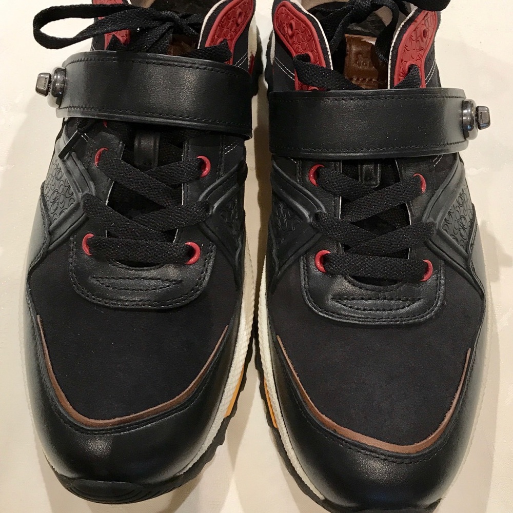 Coach “Turnlock” sports shoes